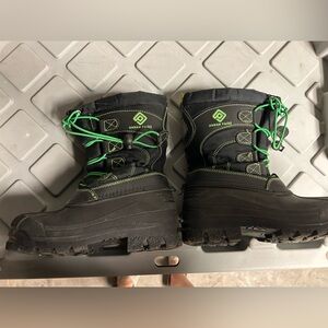 Dream Pairs Black and Green Kids Boots